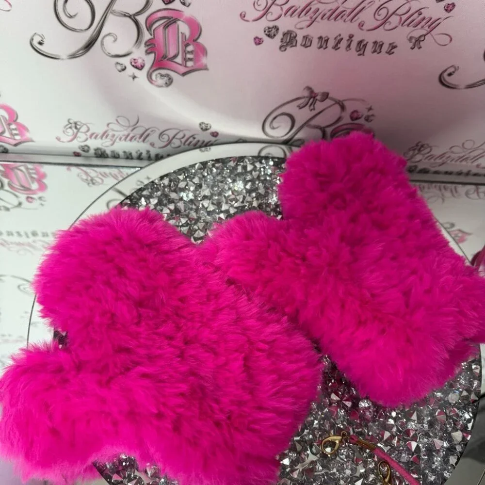 Tom & Eva Mittens gloves fur furry fuzzy bright pink with attachable tie string